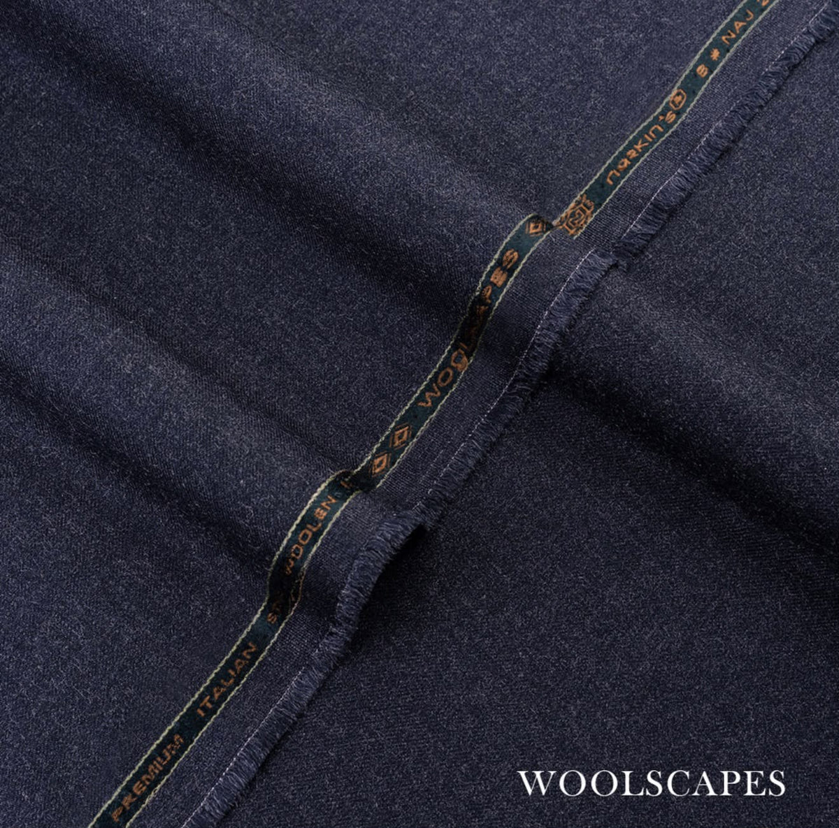 UNIVERSAL WOOL (NAVY BLUE)