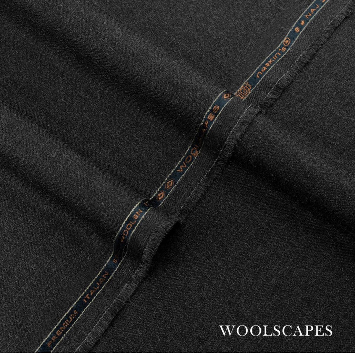 UNIVERSAL WOOL (JET BLACK)