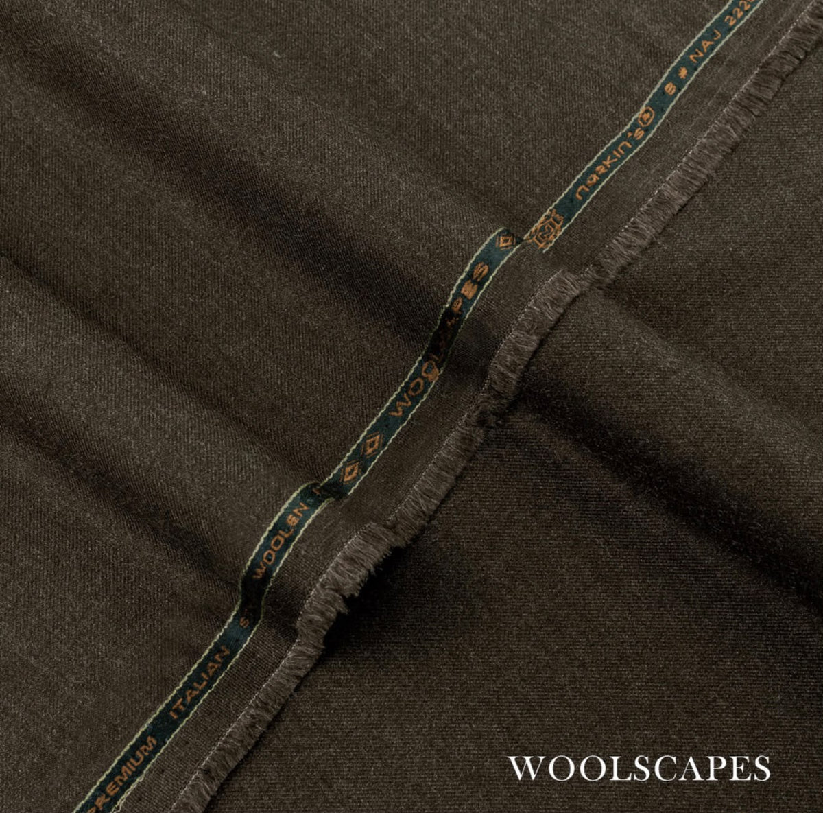 UNIVERSAL WOOL (DARK CHOCLATE)